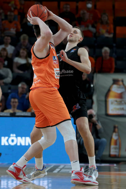 来在边后卫 来在边后卫